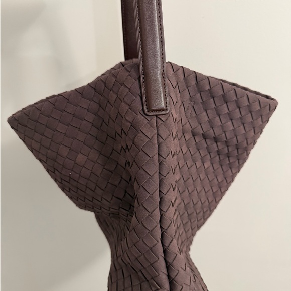 Elegant Brown Woven Women's Bag - Picture 8 of 8